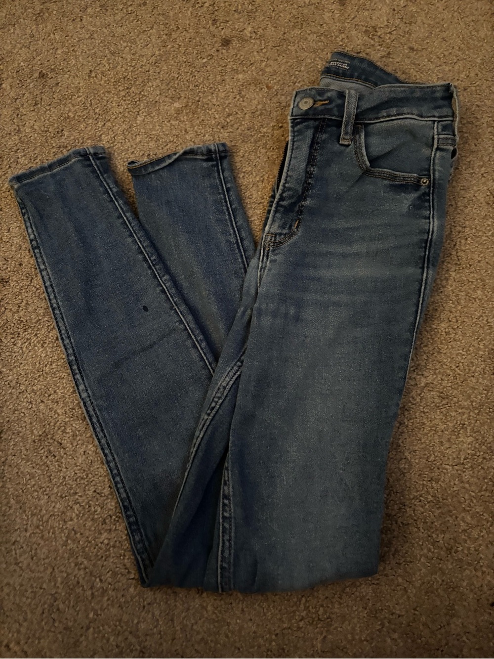 Old Navy Women’s Skinny Jeans in Medium Blue Wash